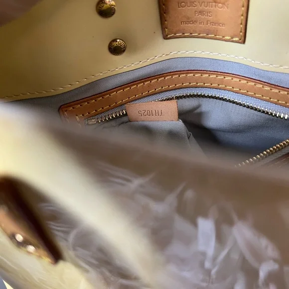 🔥🔥Louis Vuitton Cream Monogram Vernis Tote - Picture 5 of 12